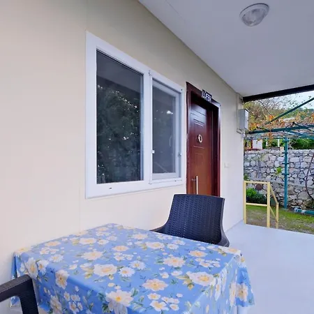 Deniz Manzarali Ve Terasli Apartament